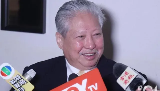 洪金寶73歲近況曝光　坐輪椅買豬肉引關注