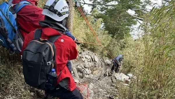 玉山前鋒驚傳山難！58歲男「石瀑區」登頂失足　頭撞巨石不治