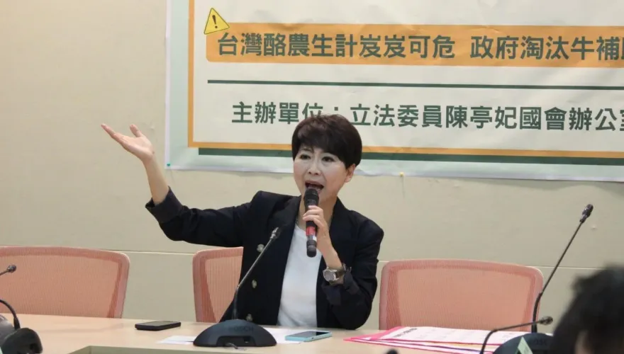 立院雙姝開撕！陳亭妃轟王鴻薇栽贓：我從妳後腦勺走過時妳有長眼睛嗎