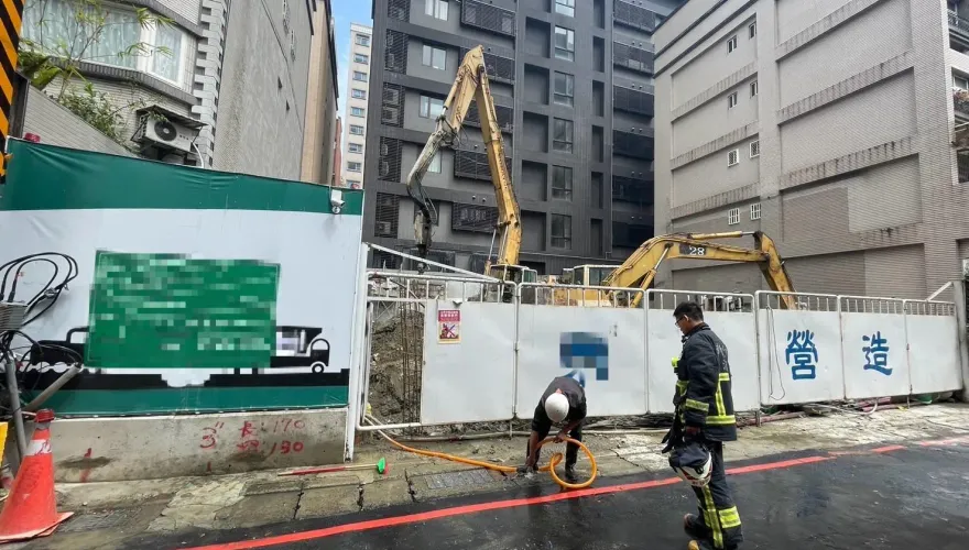 快訊/新店工地意外！60歲男墜「1.5米深水泥預拌機」喪命