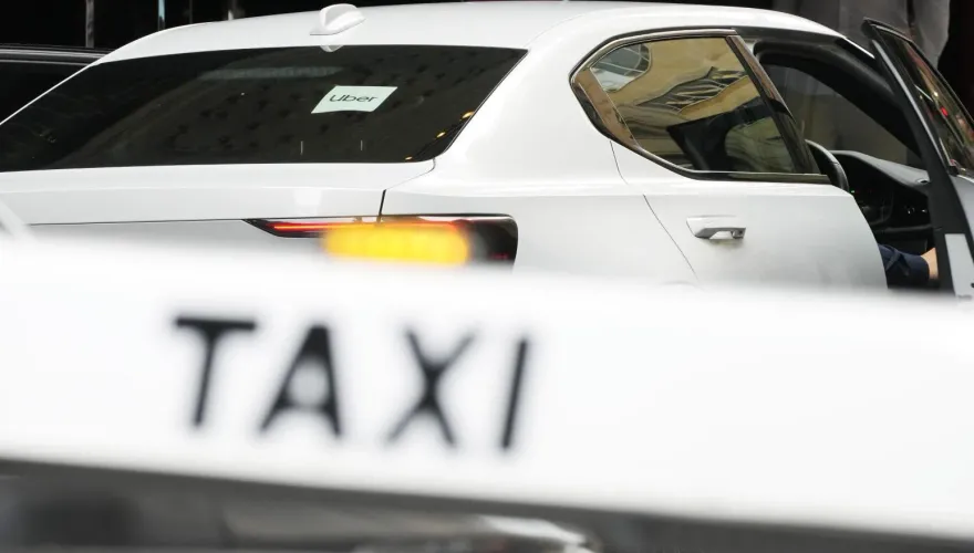 創全球首例！遭澳洲計程車業控「搶生意」　Uber賠償56.3億和解金
