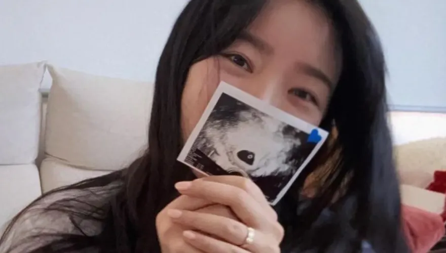 〈小蘋果〉裴瑟琪懷孕了！　結婚4年甜曬「兩條線」宣布將當媽