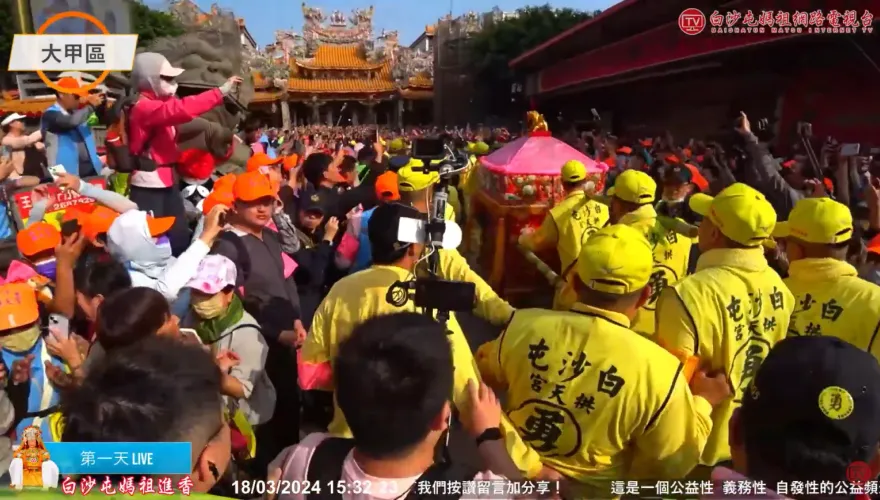 白沙屯媽祖/「粉紅超跑」駐駕大甲鎮瀾宮一晚　睽違18年再現「三媽會」