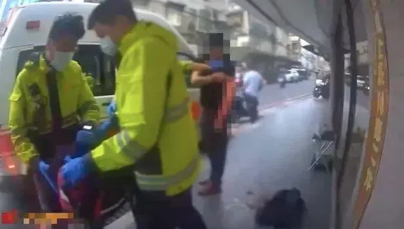 新北板橋當街濺血事件！賭爛朋友欠萬元沒還　他怒掏摺疊刀劃傷對方手臂