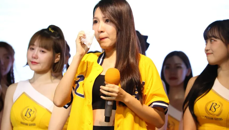 PS副隊長宣布懷孕！淚崩「暫別球迷」後排姊妹也潰堤　她還沒準備好說再見