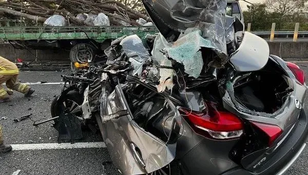 快訊/國3台南段死亡車禍原因曝！大車故障停路肩「突滑進車道」轎車閃不了撞上