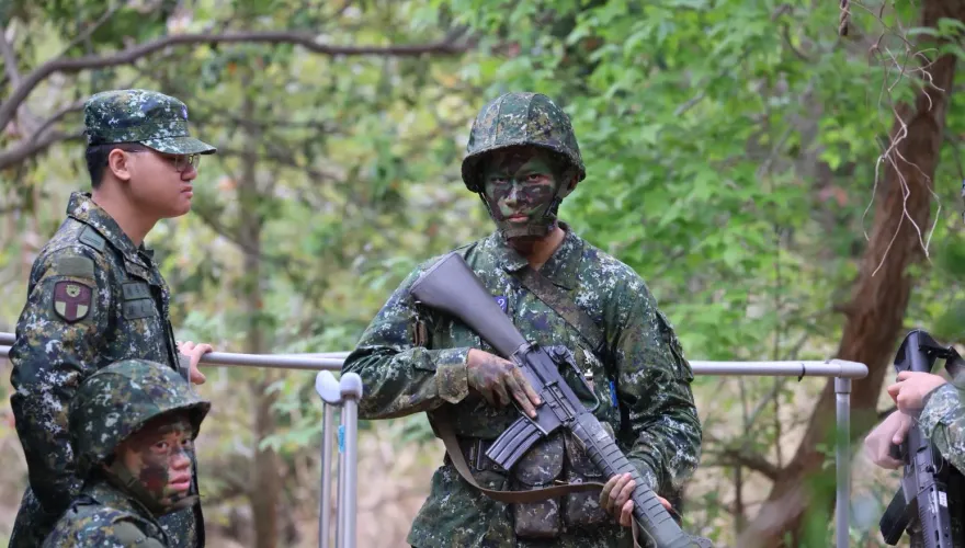 他入伍2個月從直男變身「戰場殺手」:對核生化毒氣印象深刻