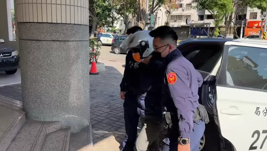 當街猛插身障翁11刀還嗆「我就是要讓他死」　恐怖鄰居涉殺人未遂遭起訴