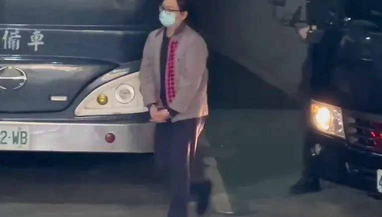 快訊/惡保母劉彩萱「上銬憔悴出庭」！涉虐死男童愷愷　檢今提訊釐清疑點