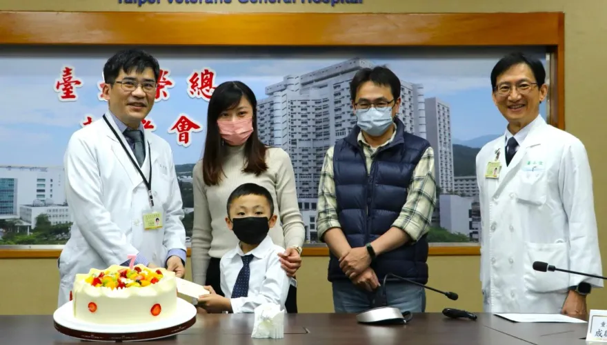 6歲弟「右臉突出」罹罕見顏面惡性腫瘤！北榮「人骨拼圖」救命不留疤