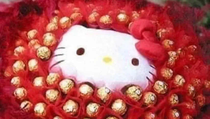 這朵花5千你敢信？他求客製「Kitty在花裡」…拿到成品傻眼：變貓扛花