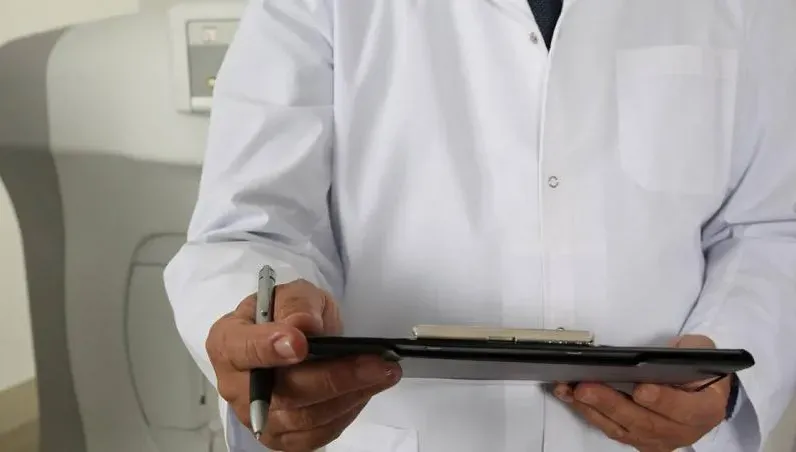 女病患「一見鍾情醫生」瘋狂倒追示愛！竟得了這個病：多發在春季