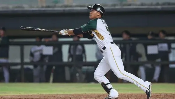 終於破了！王柏融官辦熱身賽首安出爐　中止連20打席無安