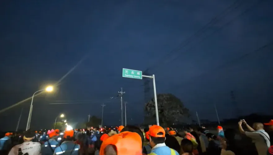 白沙屯媽祖/心誠則靈！鄉長感動媽祖「粉紅超跑改道走」　還停下讓香丁腳休息