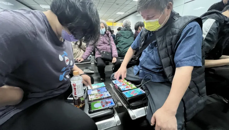 影/《Pokemon GO》「原始回歸固拉多」今天登場！2人4手8機連抓⋯拼「色違形態！」