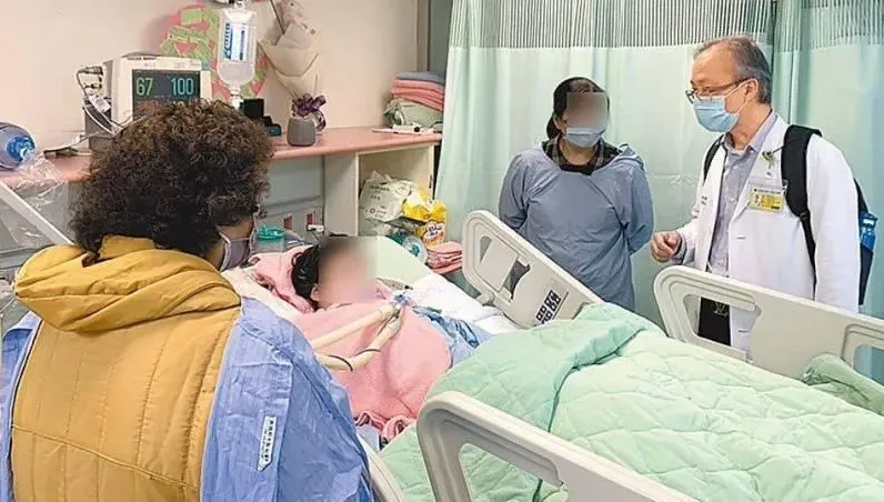 白沙屯媽祖/醫護捧衣物鑽轎底加持！彰化車禍姊姊聽「同學打氣錄音」開心笑了