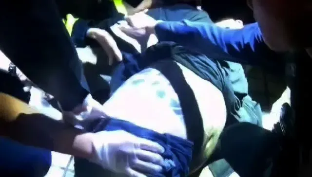 快訊/還擊畫面曝！桃園駁火勇警中槍倒地「彈匣12顆子彈全打光」