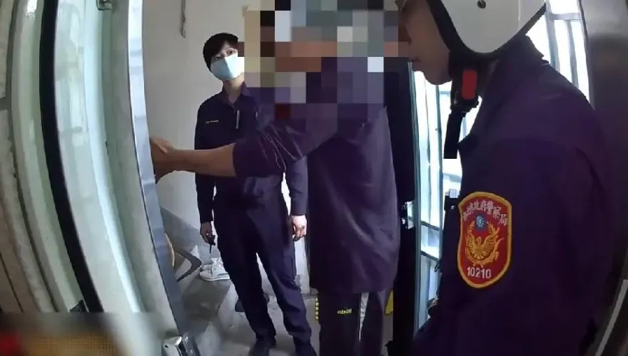 快訊/工作臨時取消！開門見「老婆、小王躺一起」　蘆洲男持刀傷人
