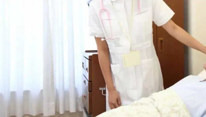 護理師同事病逝1週後竟擦身而過！她穿著「生前制服」微笑打招呼