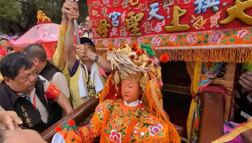 白沙屯媽祖/換轎高清畫面！直擊媽祖尊容　信眾高喊「進哦」踏上歸途