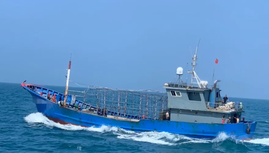 4艘越界大陸漁船現蹤新竹、台中外海　海巡隊：派艦艇驅離