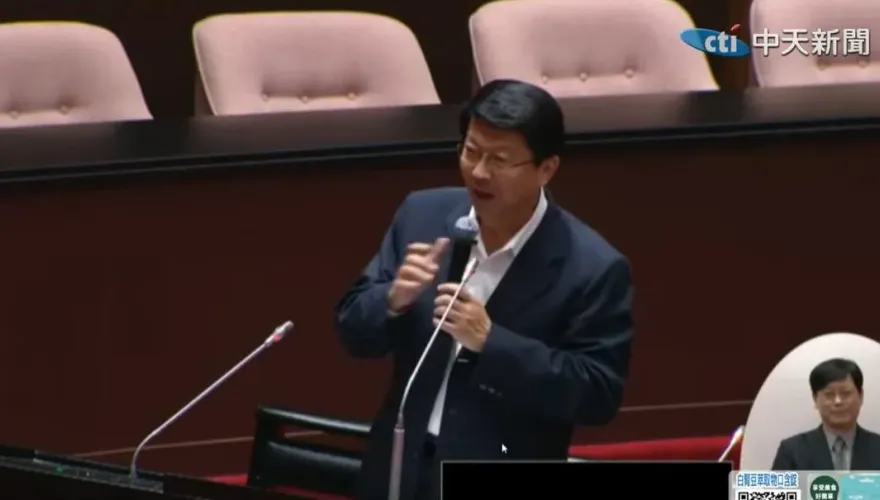 廖偉翔質詢健保制度被陳建仁酸「外行」　謝龍介反諷：官商勾結都內行的