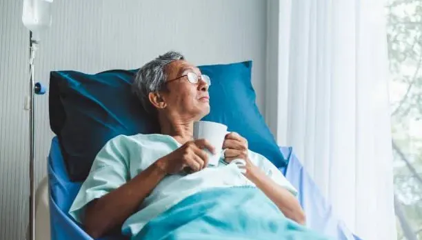 親戚情緒勒索逼她「照顧生病爺奶」！女網友被騙後大嘆：人性險惡