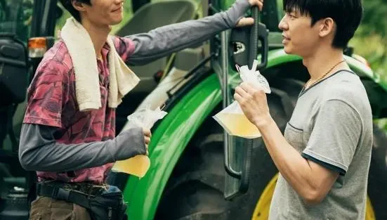林柏宏無預警逗弄「小雞」　李英宏嚇歪出手「反擊」