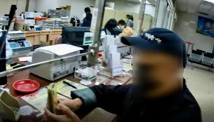 勸不聽！8旬翁堅信詐騙集團說詞　1天內2度奔郵局就是要提款