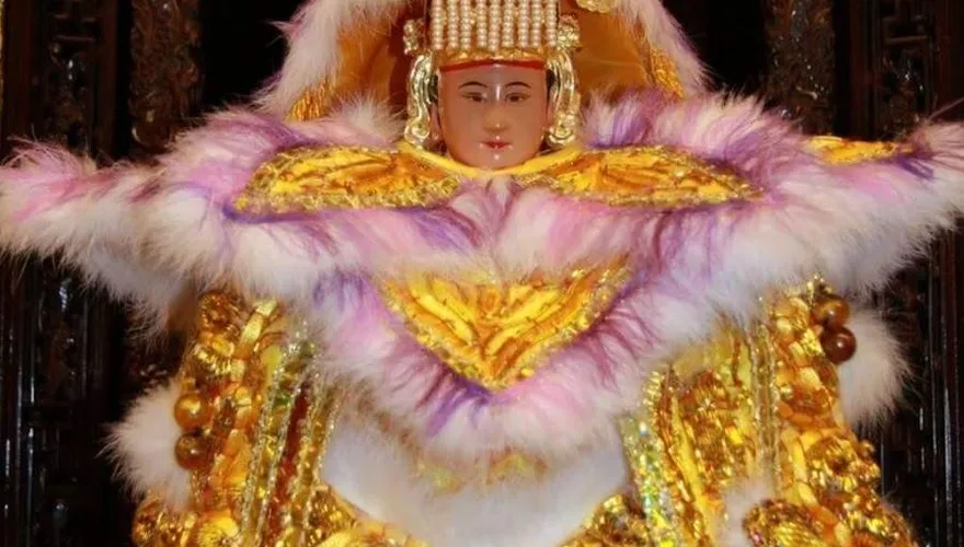 山邊媽祖超「蝦趴」！每年換新衣顏色極繽紛　網愛爆：比女團還潮