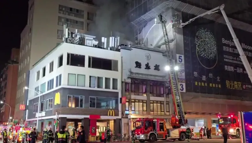 北市米其林名店「點水樓」凌晨大火　烈焰沖天傳「爆炸聲」