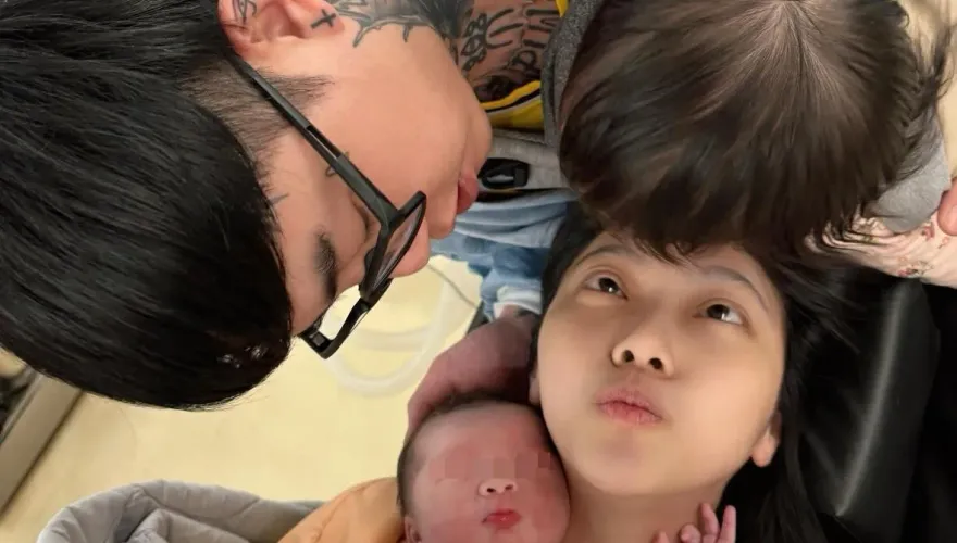 快訊/陳緗妮順利產女！曬與謝和弦一家4口照　超甜畫面曝光