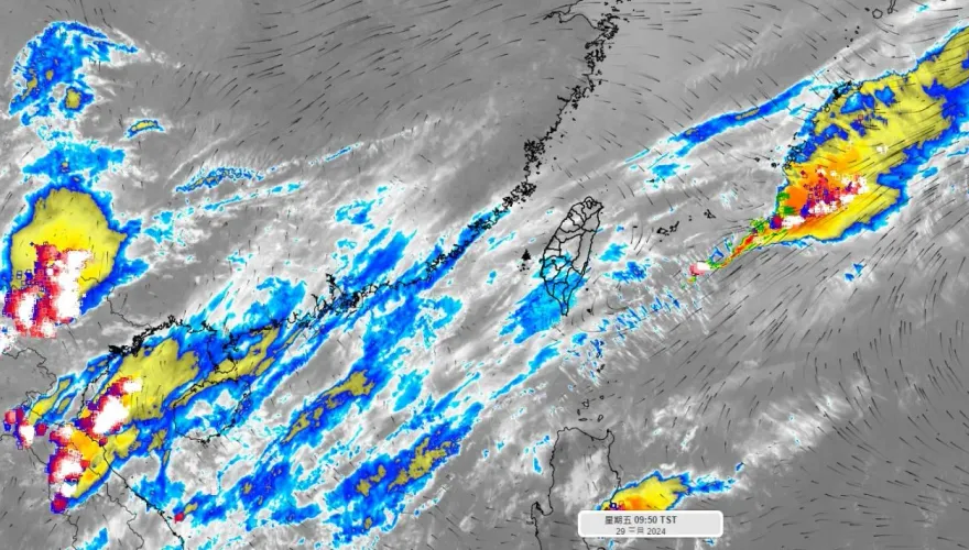 台灣周遭「閃電對流旺盛」！氣象專家警「這幾天」慎防雷雨