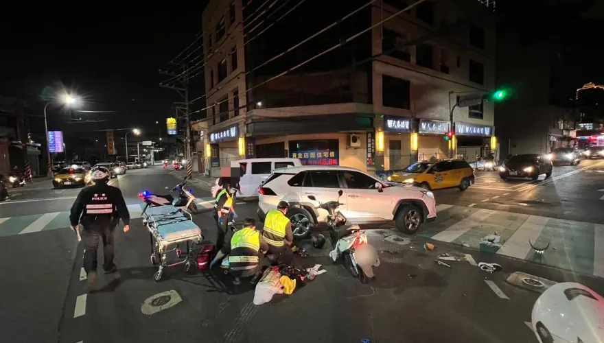 快訊/新北五股嚴重車禍！機車撞上左轉車　騎士送醫昏迷指數3
