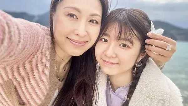 中年AV女優讓女兒出道！罕見曝心肝寶貝正臉　辣穿泳裝透視照曝光
