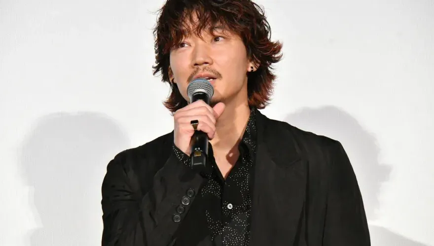 綾野剛當爸了！　喜曝小13歲星妻生娃「母子平安」