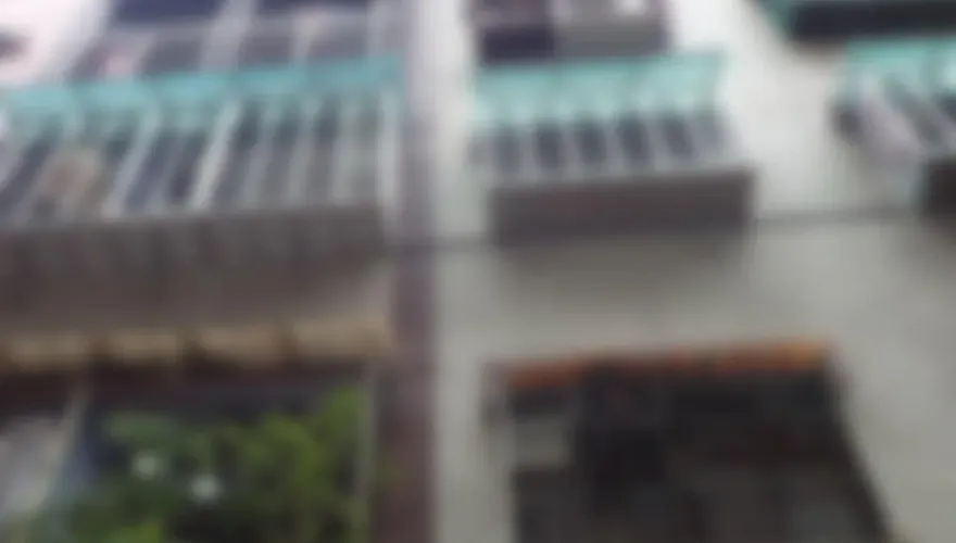 快訊/住戶嚇傻！新北三重醉男找無鑰匙　爬6樓雨遮回家踩空摔下慘死