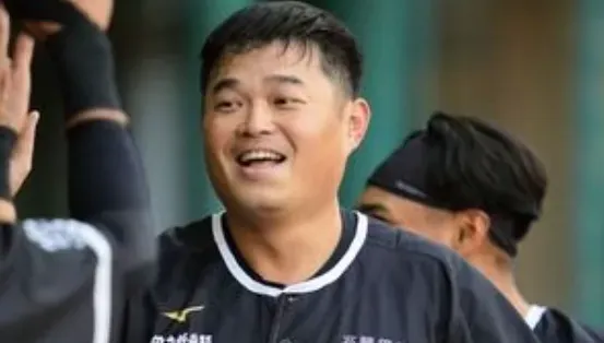 統一獅40歲老將胡金龍喜當爸！迎龍寶：謝謝你來到我們生命裡