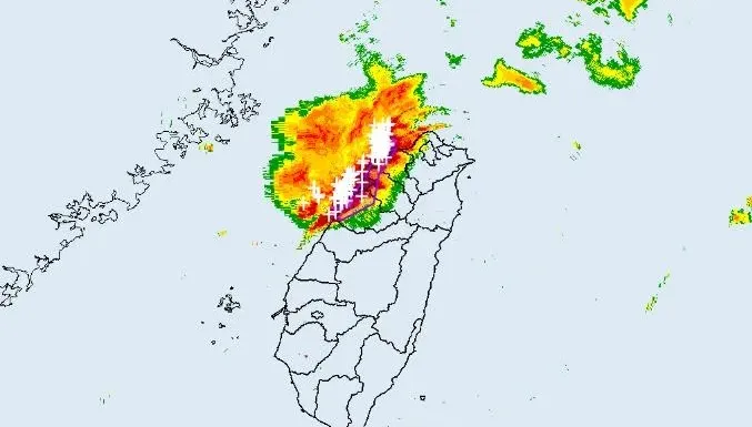 快訊/4縣市大雷雨特報！還有7縣市大雨特報　網嚇像颱風天
