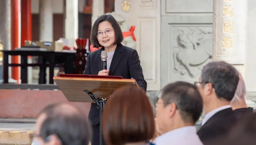 綠營大老當面嗆蔡英文「北台灣選戰全軍覆沒」！　破千網友暴動喊：罵得好