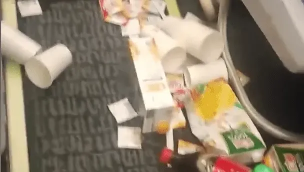 國航飛機半空中發生嚴重顛簸！空姐哭腔廣播安撫　乘客：我更緊張了