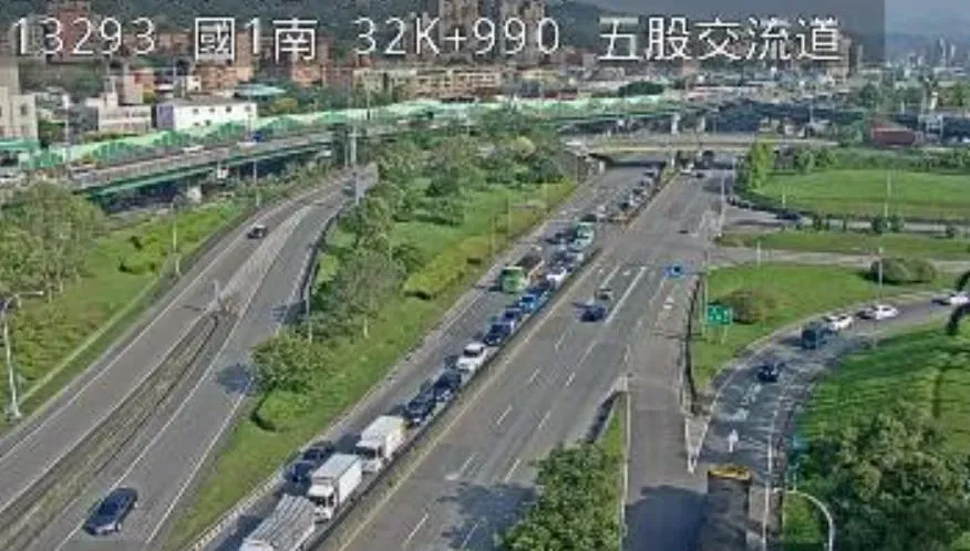 上班通勤注意！　國1北上五股交流道「3車連環撞」回堵超長