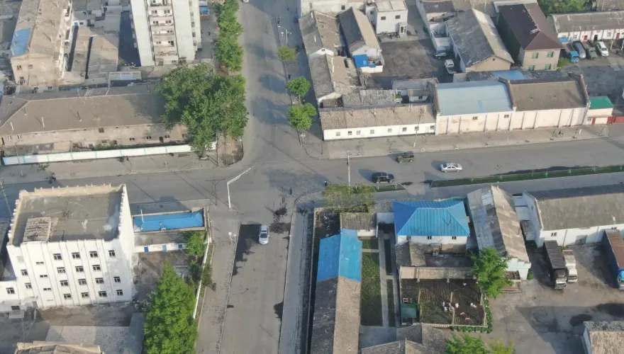 影/一窺北韓真面目！陸空拍機飛越鴨綠江　紀錄新義州市「真實樣貌」