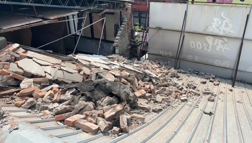 7.2強震撼全台/地震比鬼兇！北市「猛鬼大樓」電梯癱瘓　南機場舊公寓嚴重損毀
