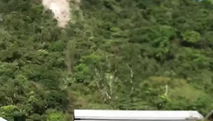7.2強震撼全台/太魯閣山月村多人受困！恐怖山崩畫面曝光…媽媽抱子驚逃