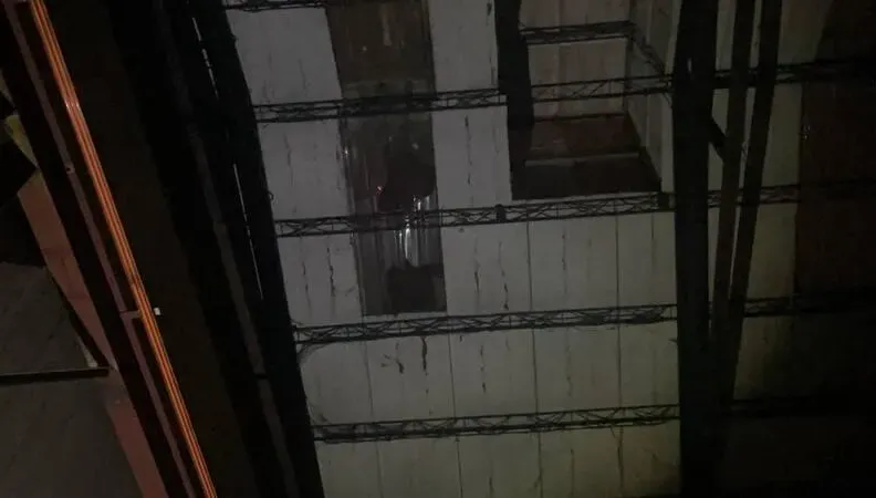 2越南移工疑「酒後爬屋頂」踩破採光罩重摔　送醫雙亡