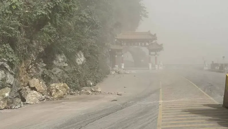 7.2強震撼全台/邊坡修復員遭巨石砸中！夫肉身急護仍難救　心痛看妻在懷中斷氣
