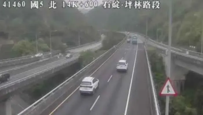強震打亂出遊計畫！國5車流銳減「取消高乘載管制」　下午2路段易壅塞
