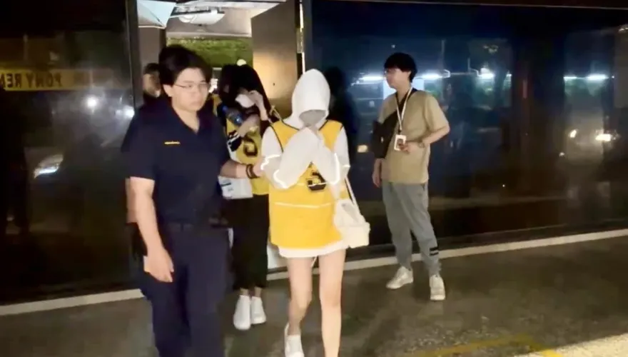影/北市歇業酒吧變職業賭場　美女荷官免費飲食招攬賭客警逮18人