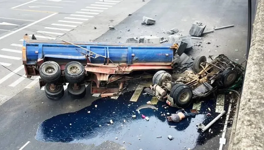 西濱高架大卡車摔落10餘米！「車身支離破碎」63歲駕駛身亡